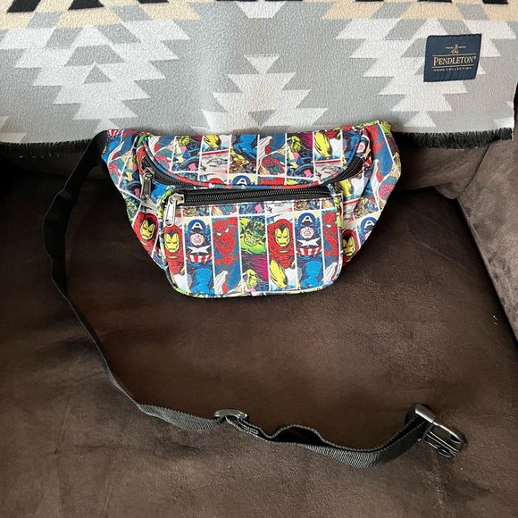 MARVEL Super Hero Greatest Hits Belt Bag - Picture 2 of 5